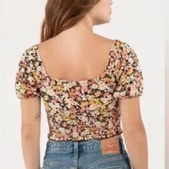 Billabong Floral Smocked “get along” puff sleeve Women's crop Top - Picture 2 of 11